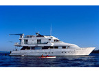 Luxury Charter Power Mono Yacht Safari Quest 